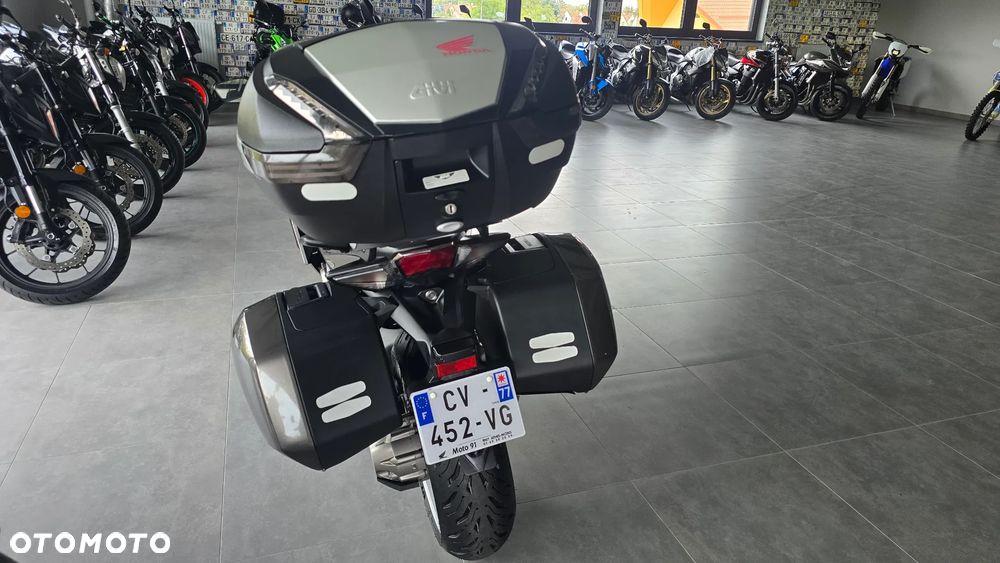 Honda VFR - 27