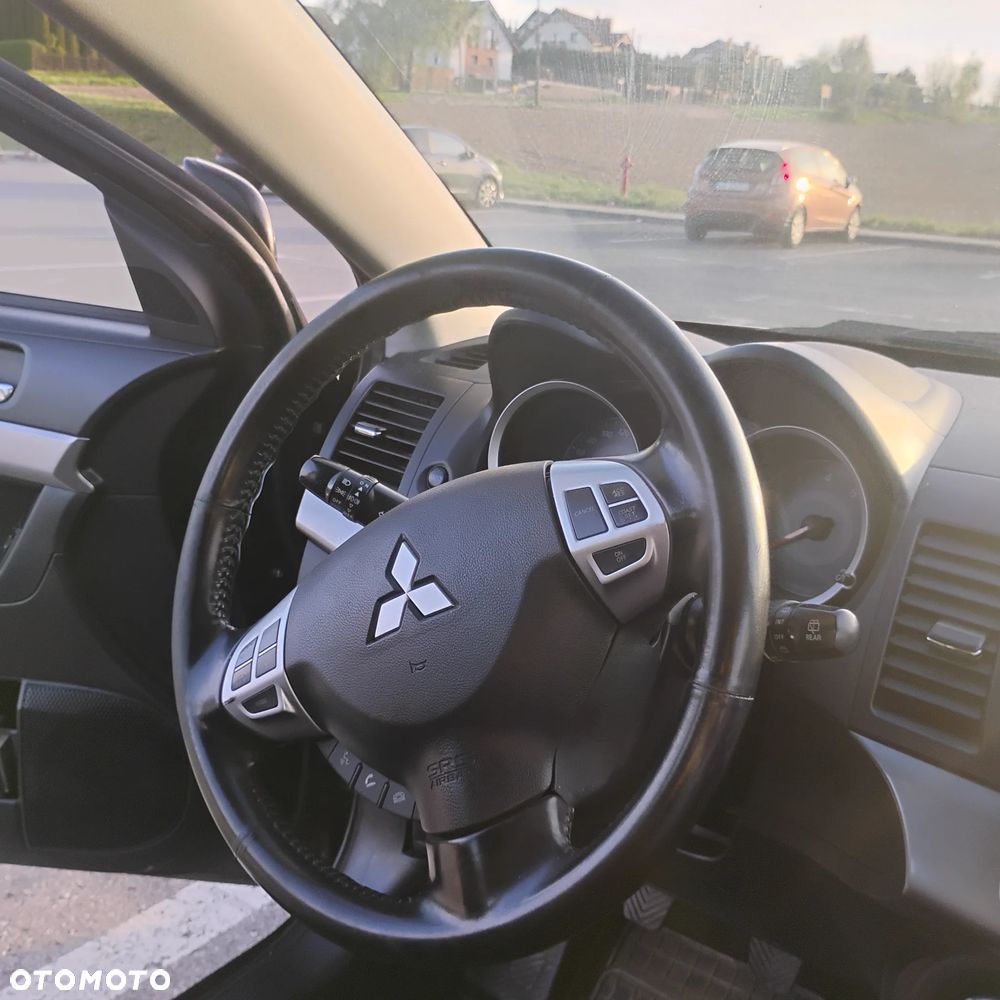 Mitsubishi Lancer - 12
