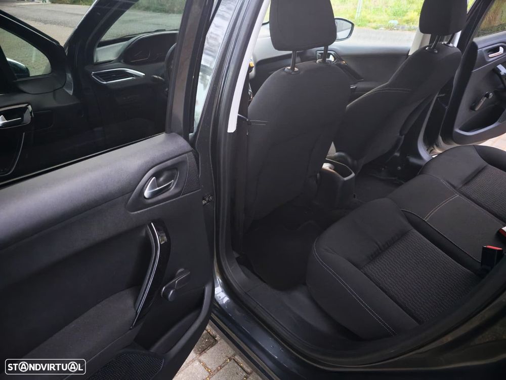 Peugeot 208 1.2 PureTech Style - 4