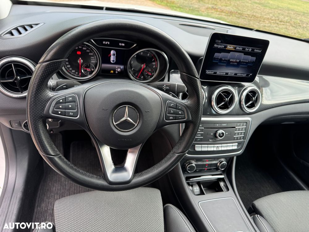 Mercedes-Benz CLA - 12