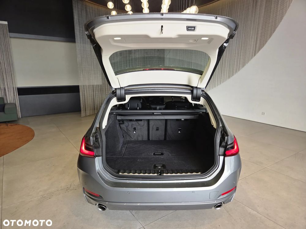 BMW Seria 3 318d MHEV - 8