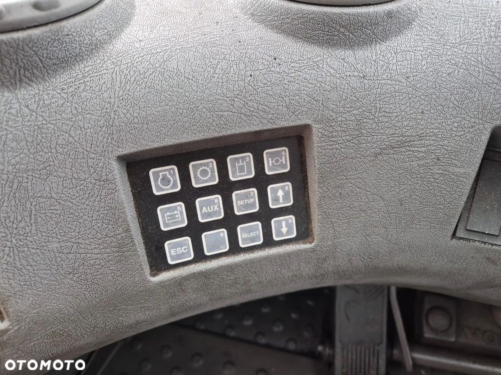 Volvo L 180E 4X4 / HEAVY DUTY / ŁADOWARKA KOŁOWA / CHWYTAK DO BALI I DREWNA / WIELE ZASTOSOWAŃ / OD PIERWSZEGO WŁAŚCICIELA / DOBRY STAN / MOŻLIWOŚĆ TRANSPORTU - 31