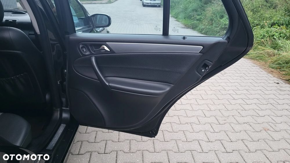 Mercedes-Benz Klasa C 180 Kompressor Automatik Avantgarde - 24