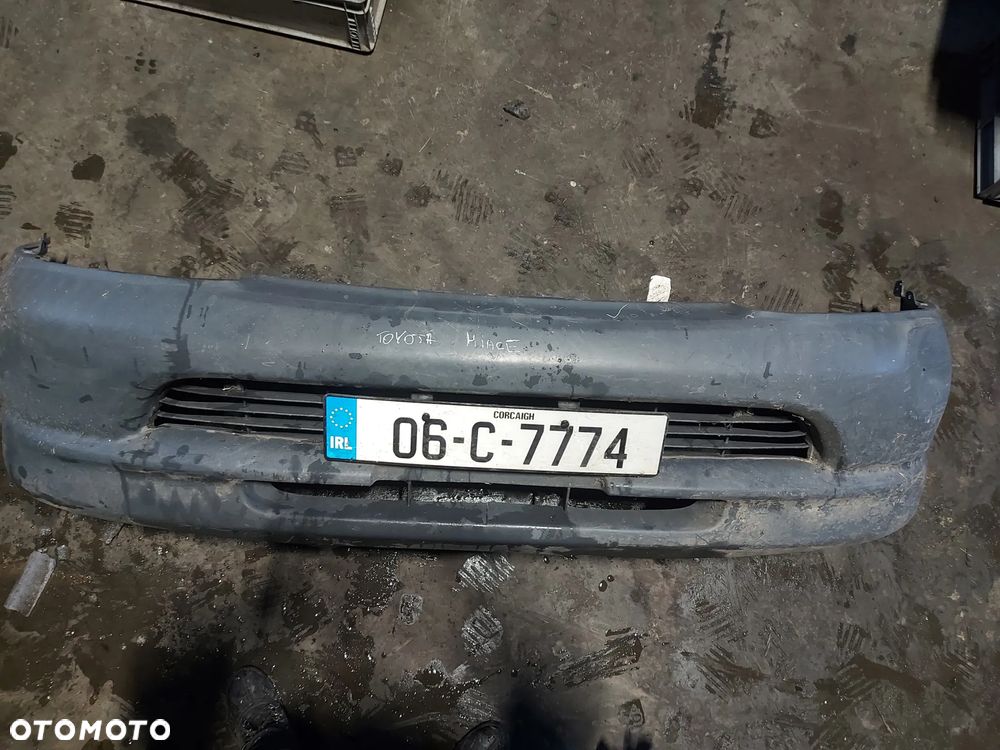 Zderzak przedni przód Toyota Hiace - 10