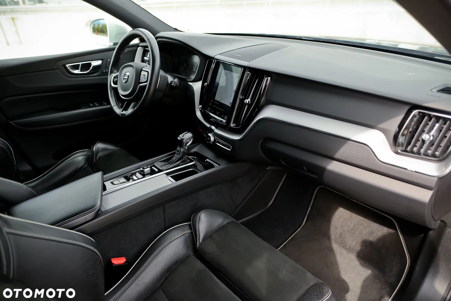 Volvo XC 60 D4 SCR AWD R-Design - 23