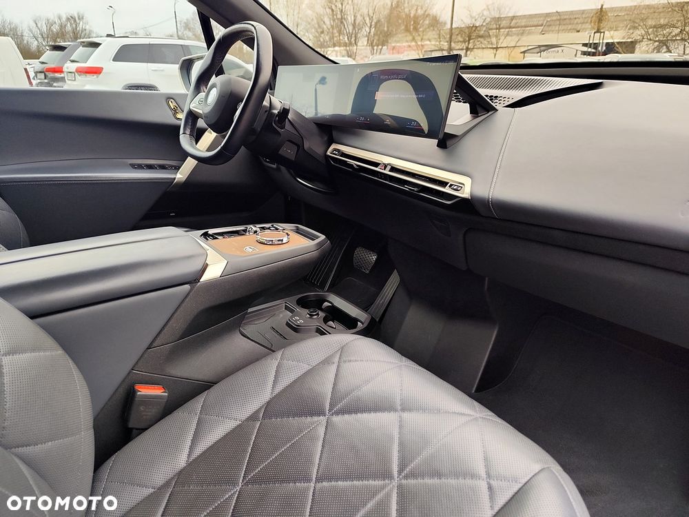 BMW iX xDrive40 76.6kWh Signature - 11