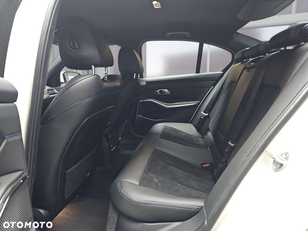 BMW Seria 3 320i xDrive M Sport sport - 9