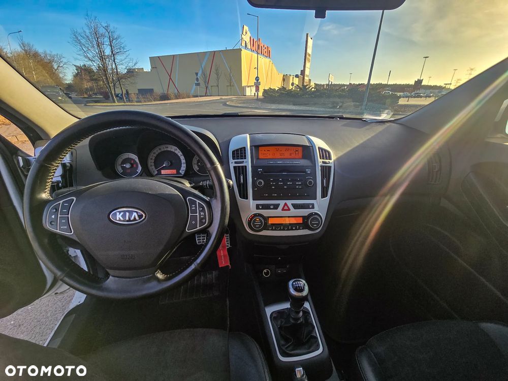 Kia Ceed - 10
