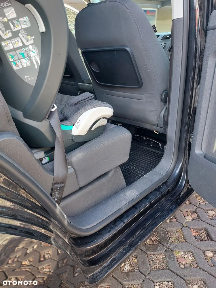 Volkswagen Touran - 24