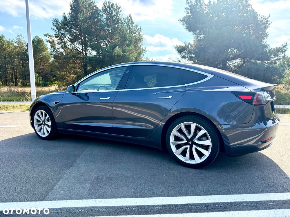 Tesla Model 3 - 4