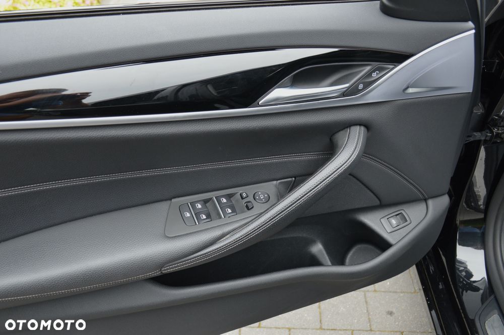 BMW Seria 5 520d xDrive Sport Line sport - 24