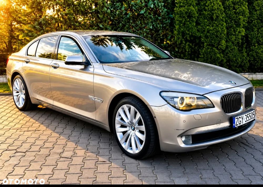 BMW 7 Series 2011 photo 2