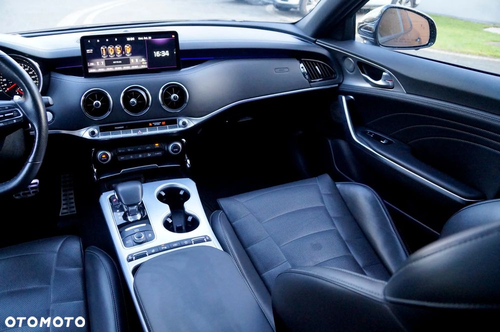 Kia Stinger - 10