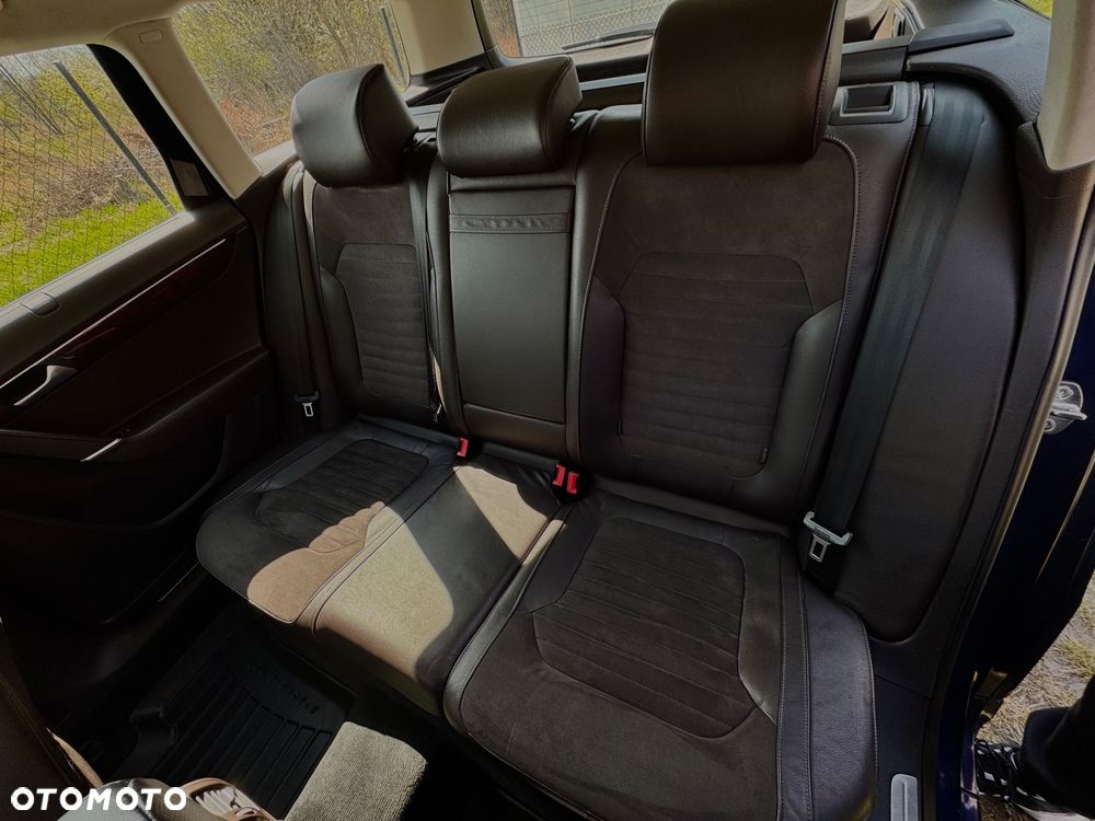 Volkswagen Passat 2.0 TDI Highline - 16