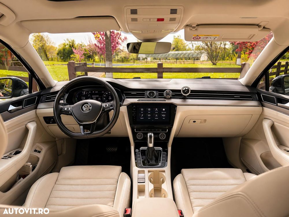 Volkswagen Passat - 11