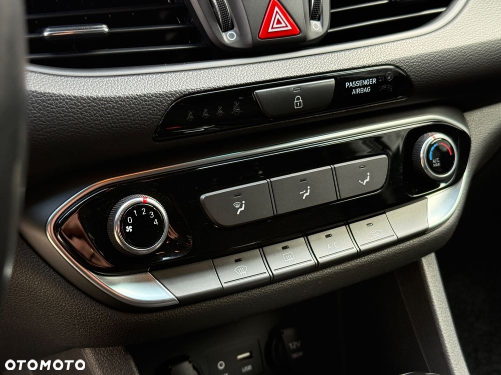 Hyundai i30 1.6 D Comfort DCT - 37