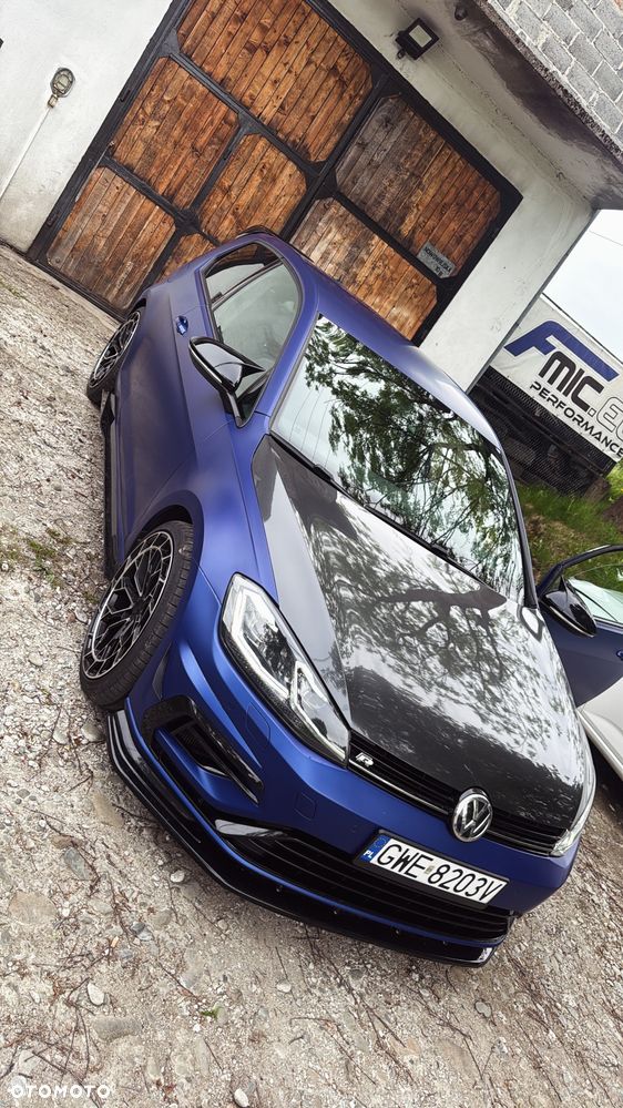 Volkswagen Golf - 1