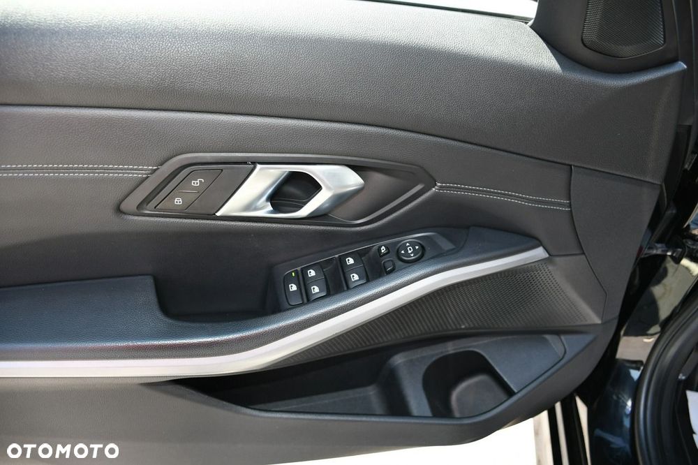 BMW Seria 3 320d mHEV - 37