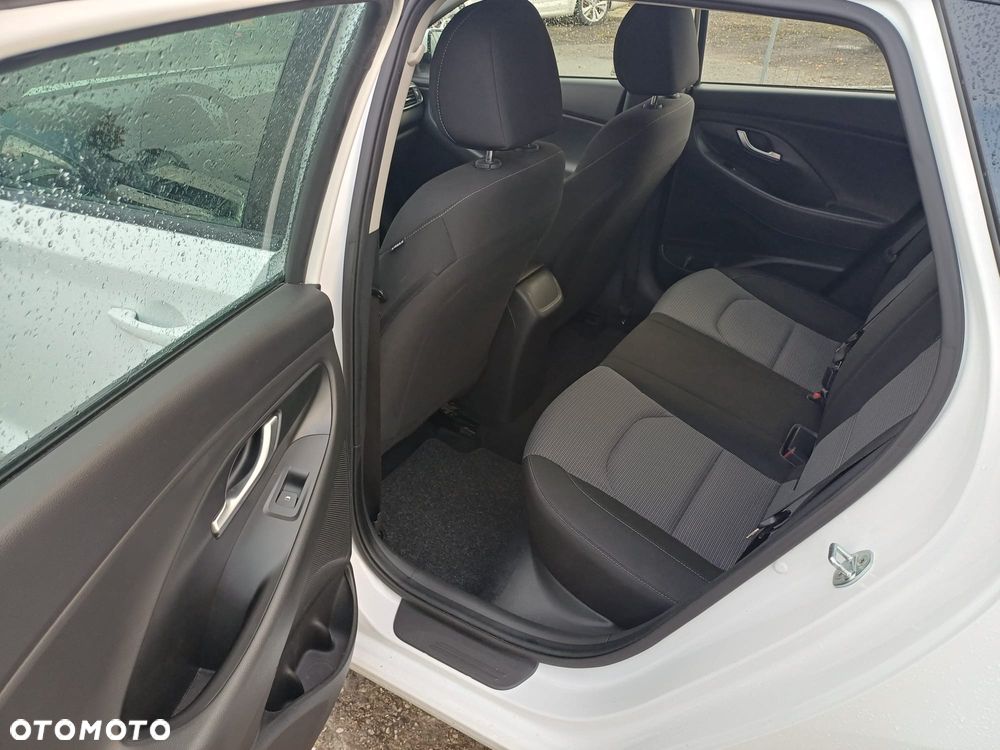 Hyundai i30 1.5 DPI Classic + - 11