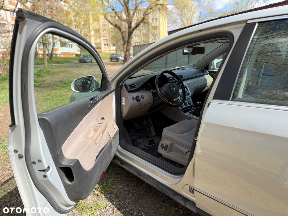 Volkswagen Passat 2.0 TDI Comfortline - 15