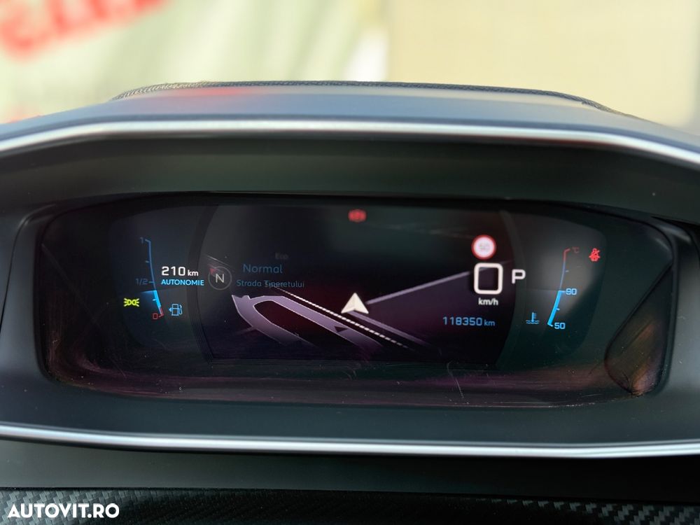 Peugeot 2008 1.2 L PureTech STT EAT8 Allure - 17