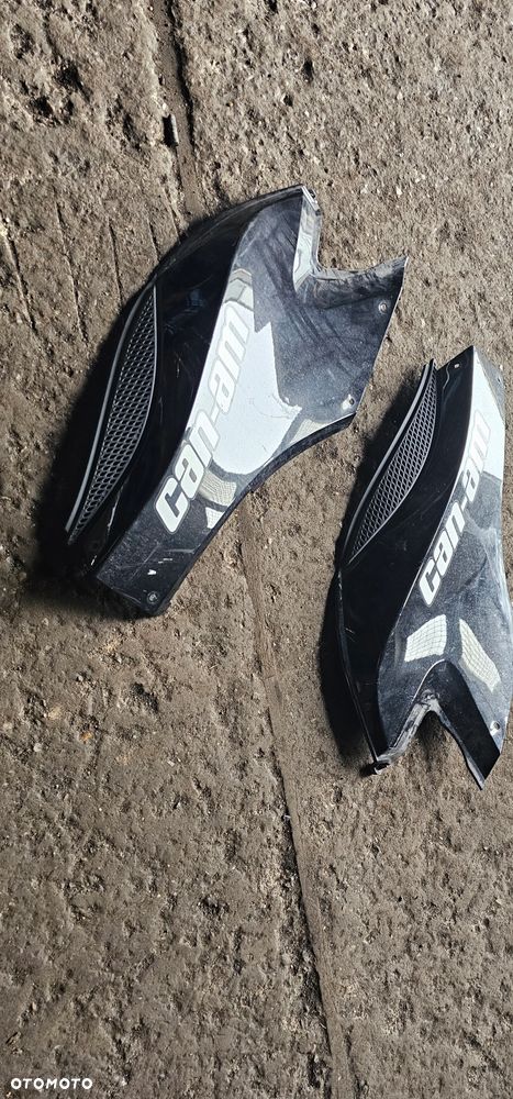 Osłona plastik owiewka boczek prawy Can Am Spyder RS Rotax 990 12r. - 2