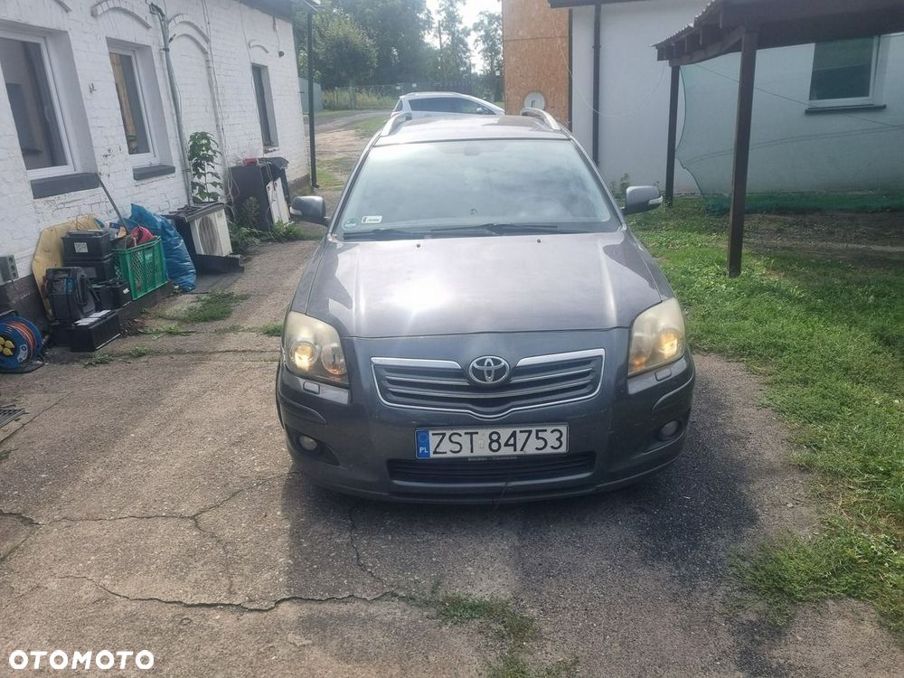 Toyota Avensis - 2