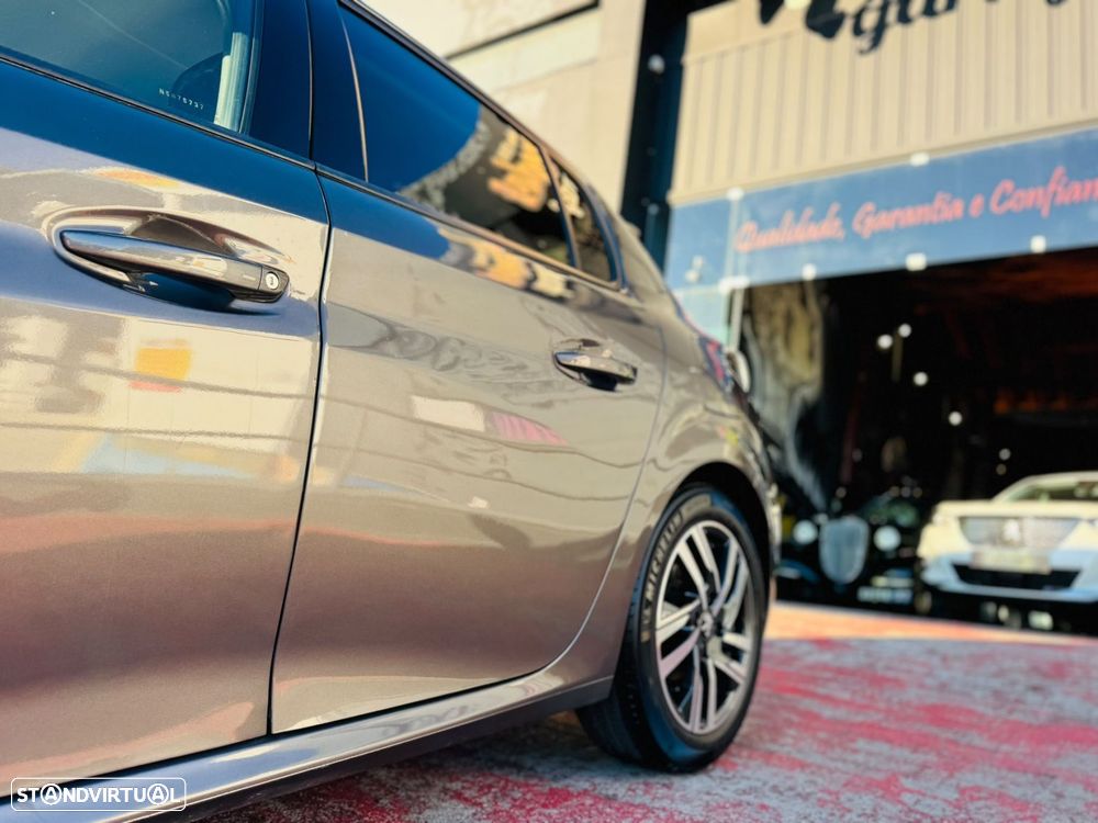 Peugeot 208 1.2 PureTech Allure EAT8 - 8