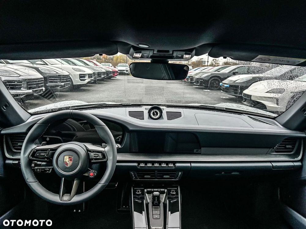 Porsche 911 Carrera T-Hybrid 4 GTS - 11