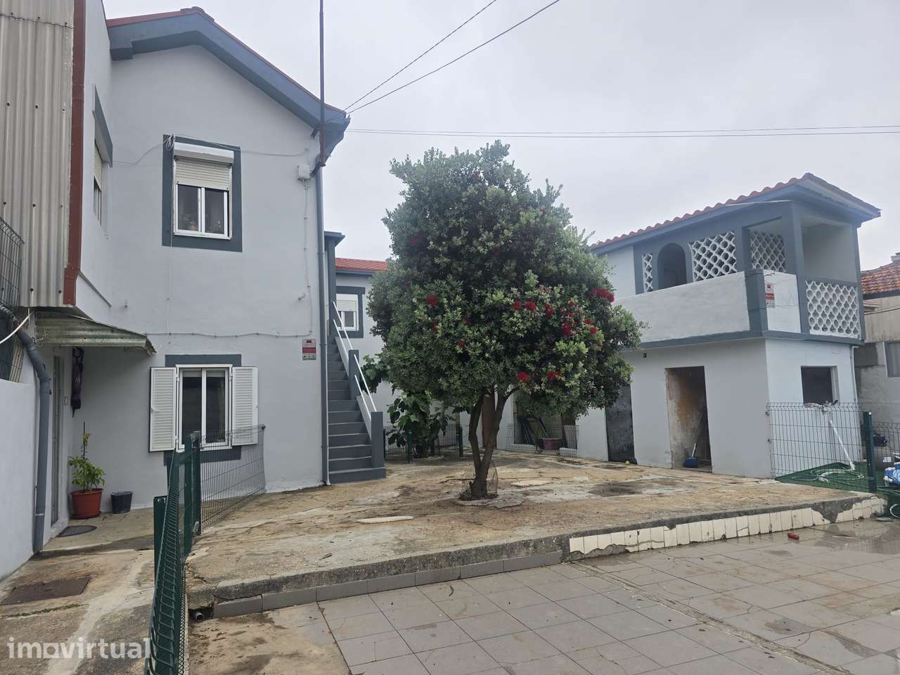 Moradia com 2 Habitações Independentes, Anexos e Logradouro - Grande imagem: 2/15