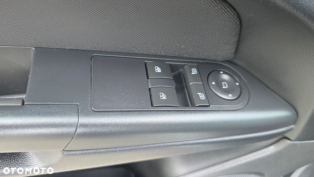 Opel Astra 1.6 Sport - 17