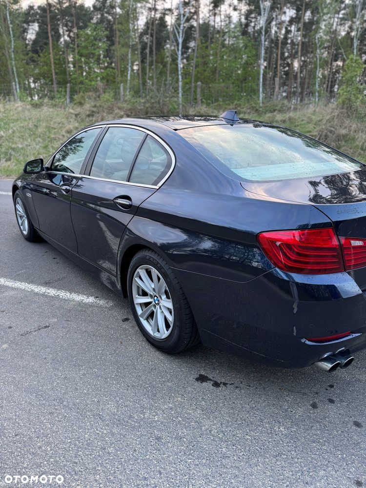 BMW Seria 5 528i xDrive - 7