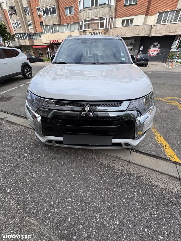 Mitsubishi Outlander PHEV 2.4 L 4X4 Instyle - 23