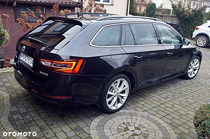 Skoda Superb 2.0 TDI DSG Sportline - 25