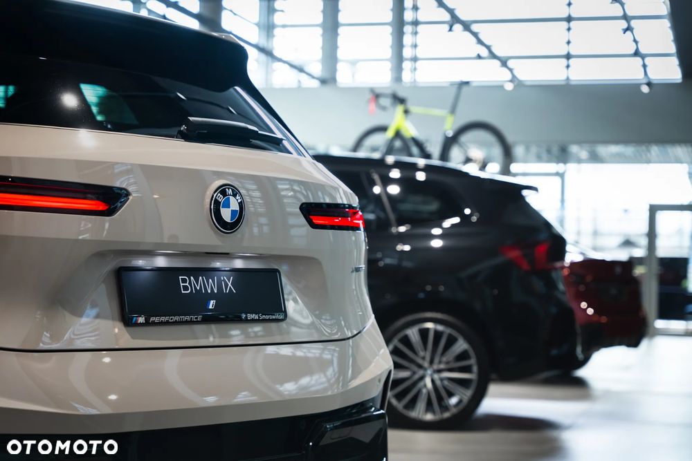 BMW iX xDrive45 100.6kWh - 10