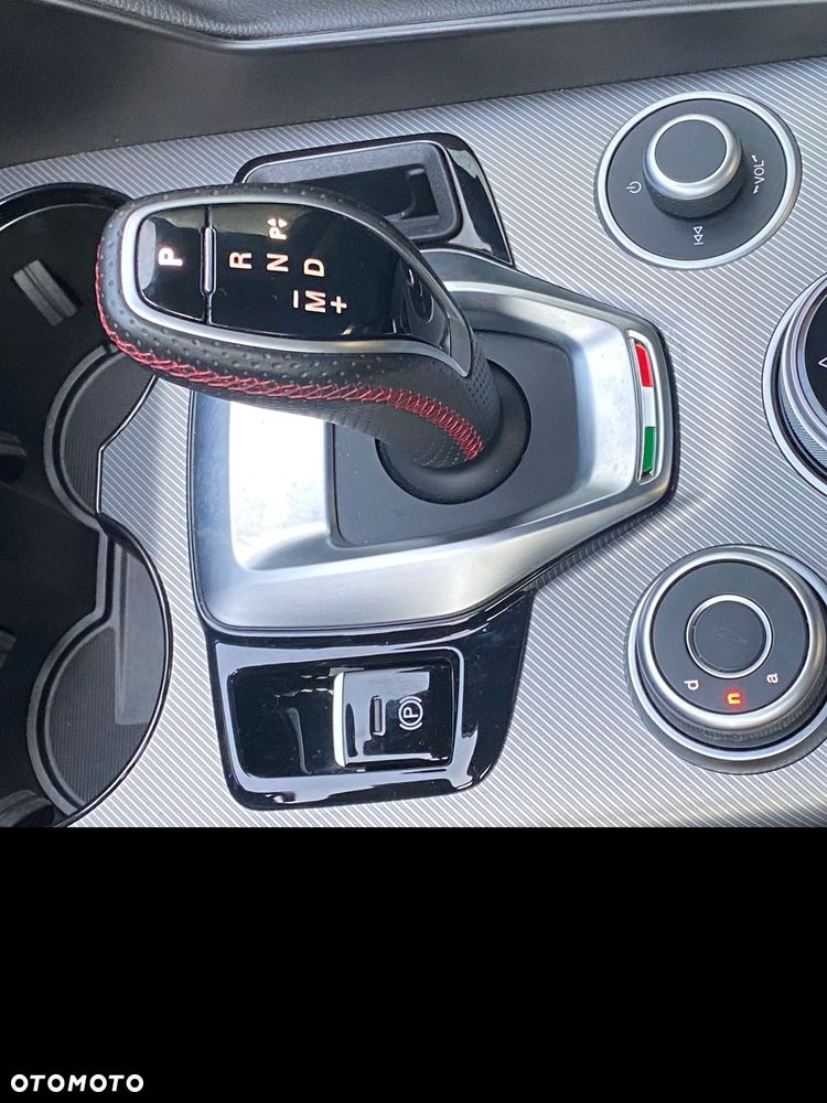 Alfa Romeo Giulia 2.0 Turbo Competizione Q4 - 28
