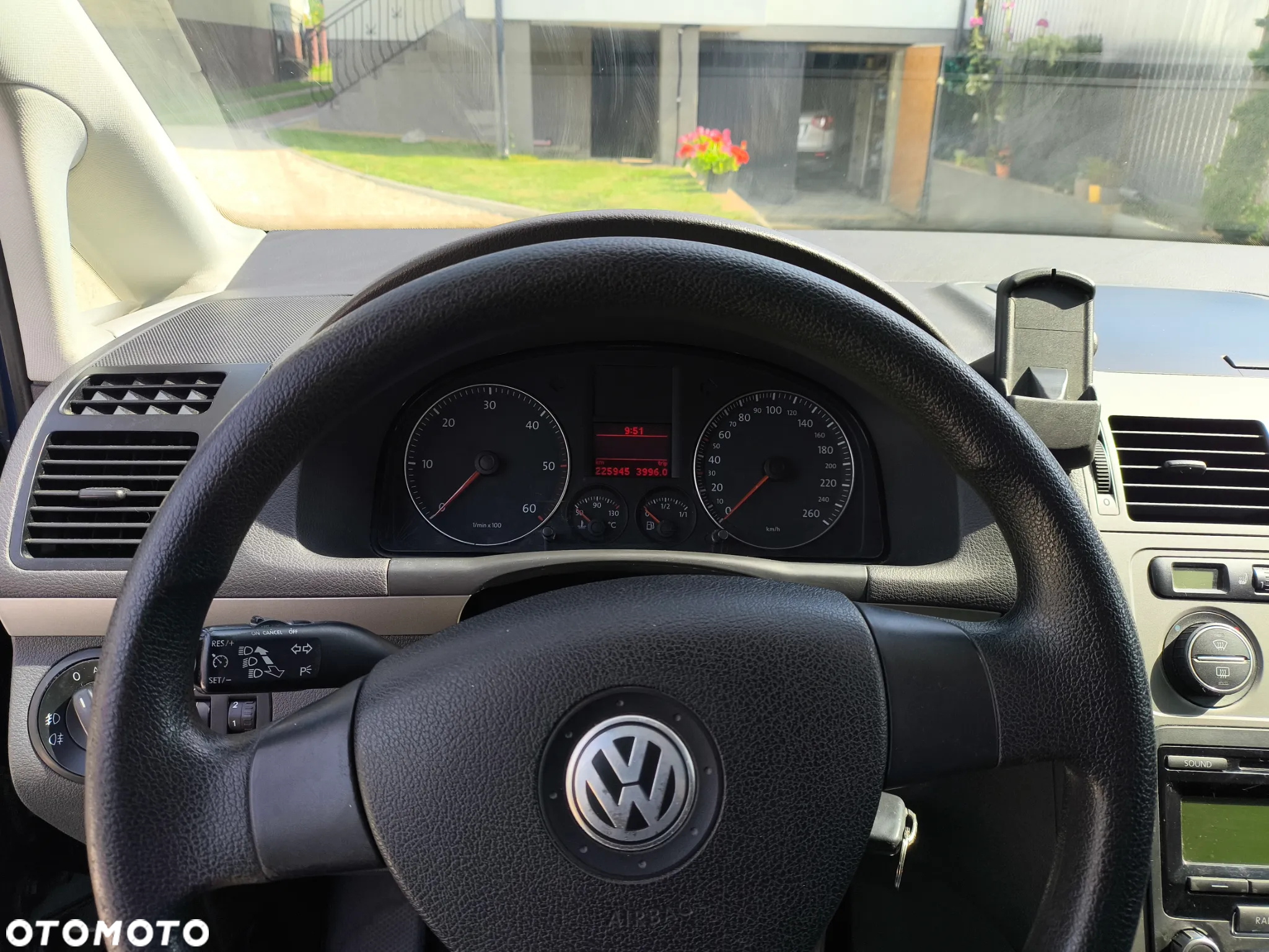 Volkswagen Touran - 11