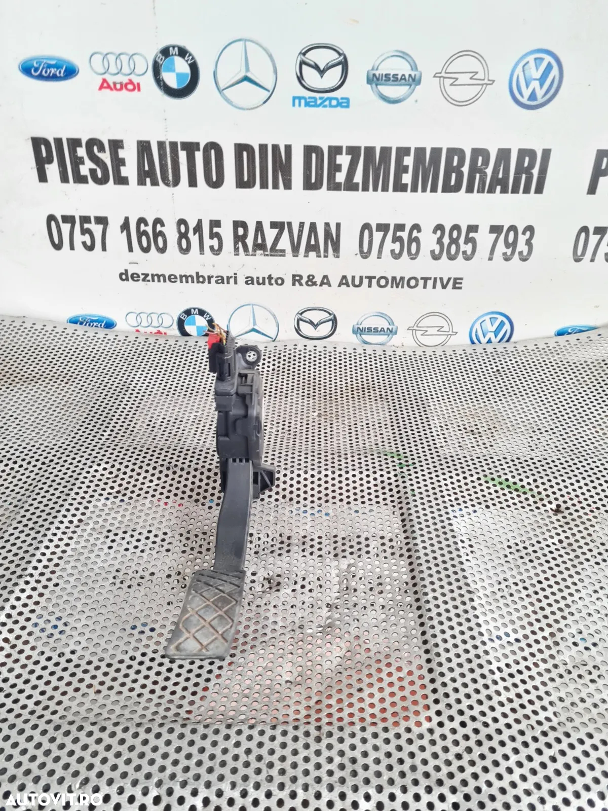 Pedala Acceleratie Audi A5 An 2008-2009-2010-2011-2012-2013-2014-2015 Volan Stanga Cod 8K1723523A Dezmembrez Audi A5 Facelift 2.0 Tdi Automat Motor CJC Cutie Automata NYM Volan Stanga Xenon - 3