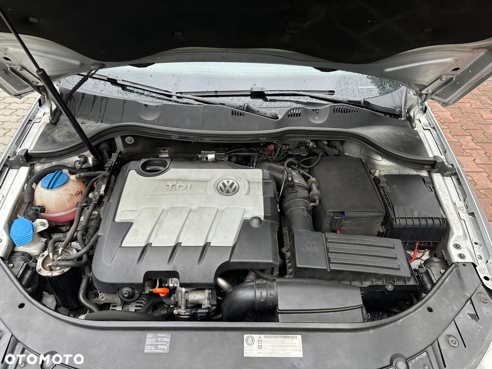 Volkswagen Passat 2.0 TDI DPF BlueMotion Technology Comfortline - 16