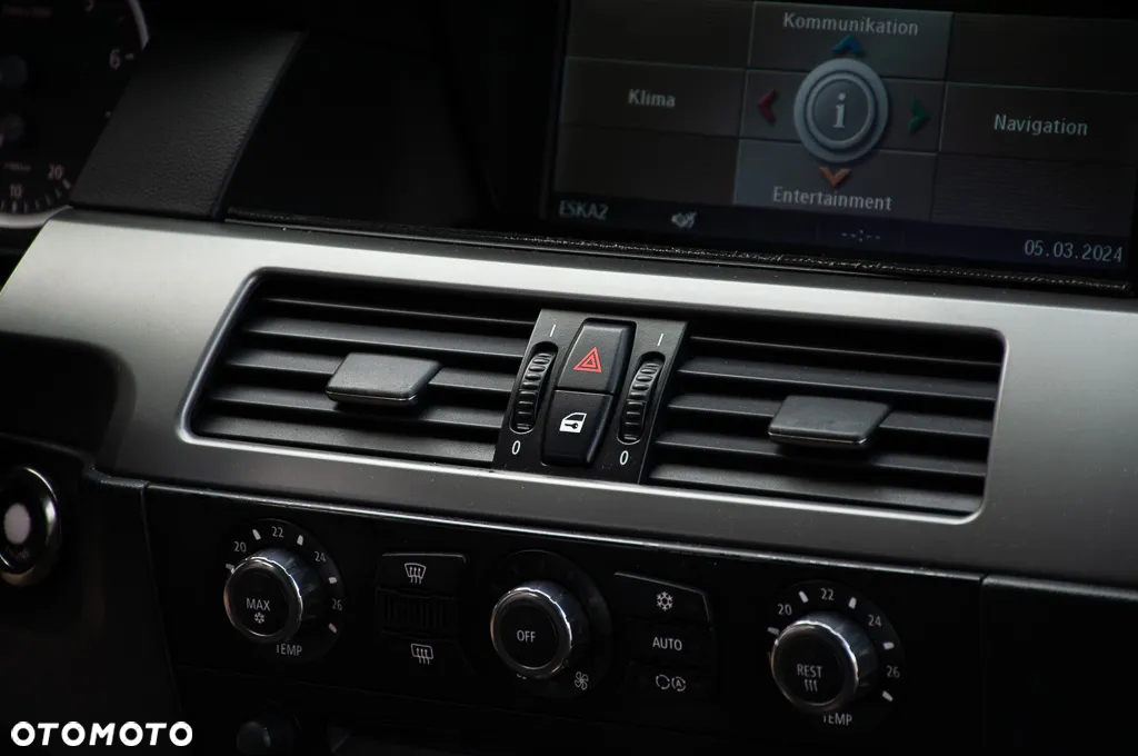 BMW Seria 5 525i Touring - 21