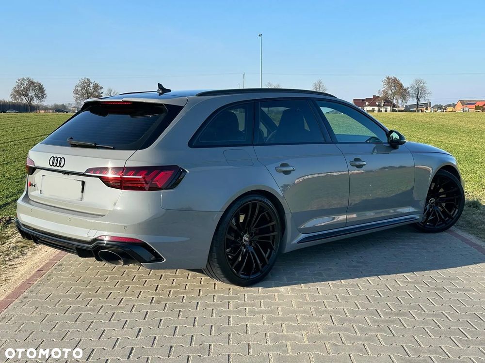 Audi RS4 Avant - 11