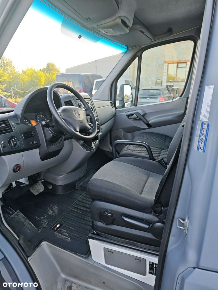 Mercedes-Benz Sprinter - 11
