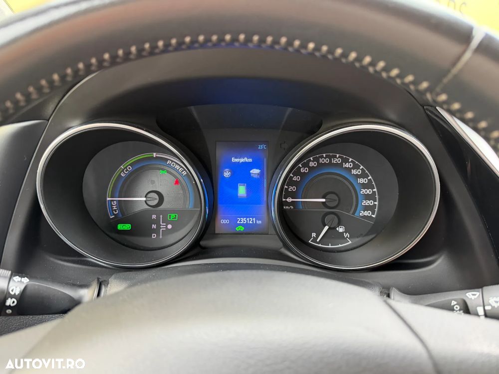 Toyota Auris 1.8 L VVT-i Sol + - 17
