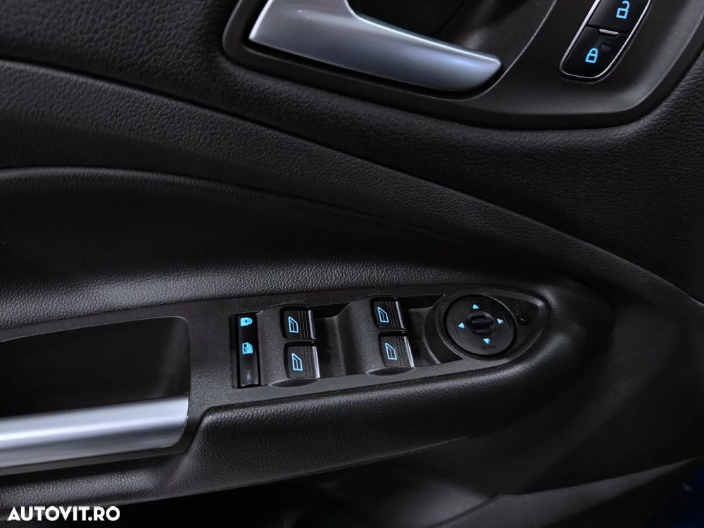 Ford Kuga 1.5 TDCi 2x4 Aut. ST-Line - 24