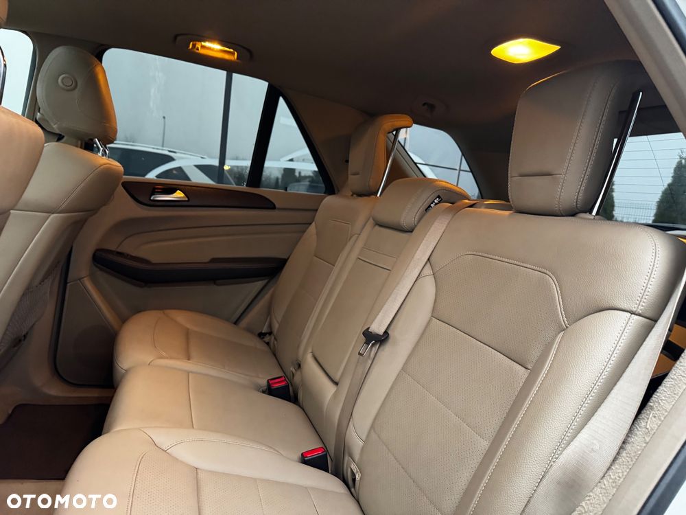 Mercedes-Benz ML 350 4MATIC (BlueEFFICIENCY) 7G-TRONIC - 26