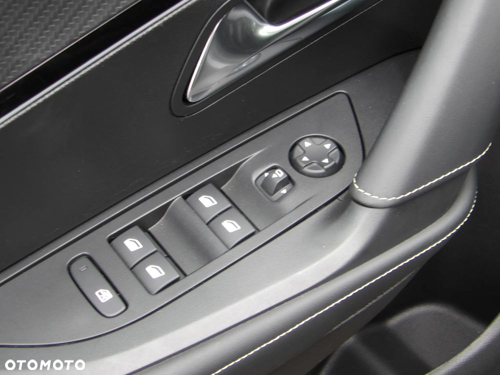 Peugeot 2008 1.2 PureTech GT S&S EAT8 - 17