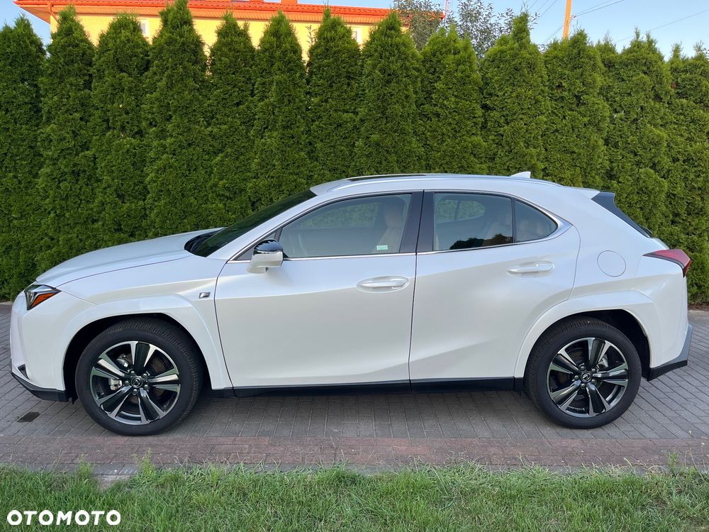 Lexus UX - 4