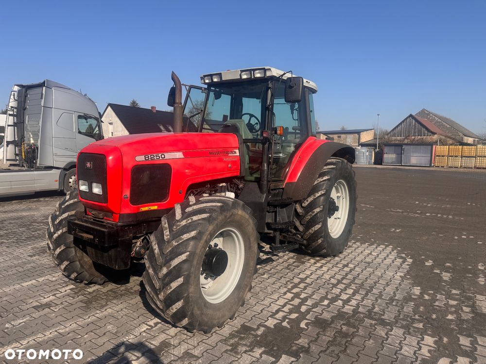 Massey Ferguson 8250 PowerControl - 1