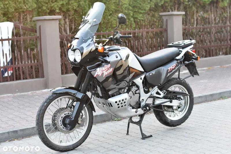 Honda XRV - 17
