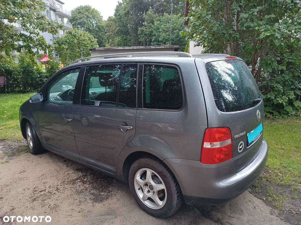 Volkswagen Touran - 4